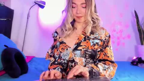 D A N I online show from December 4, 2025, 12:09 am