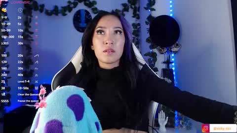 Victoria  online show from November 17, 2025, 4:40 am