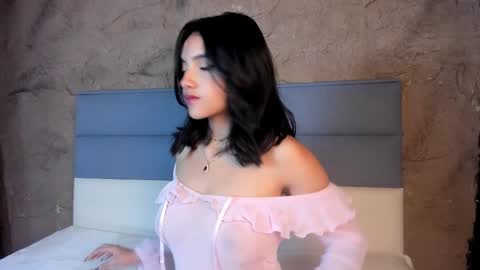 victoriaa2_doll online show from December 2, 2025, 12:10 pm