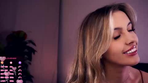 Snapshot of victoriadreamtt chatting on October 5, 2025, 7:23 pm Anasteisha Day Helen Night online show from October 5, 2025, 7:23 pm