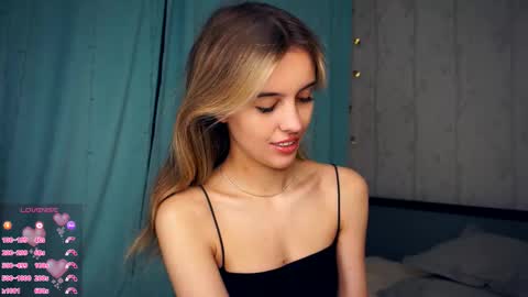 Snapshot of victoriadreamtt chatting on October 26, 2025, 7:42 pm Anasteisha Day Helen Night online show from October 26, 2025, 7:42 pm