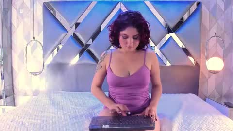    online show from October 31, 2025, 9:05 pm