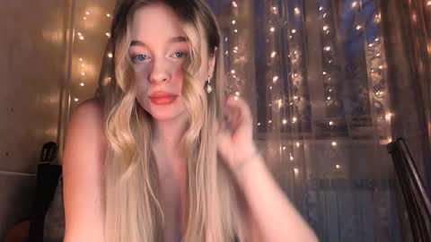 Snapshot of victoriande chatting on December 11, 2024, 1:17 pm Eva and Victor online show from December 11, 2024, 1:17 pm