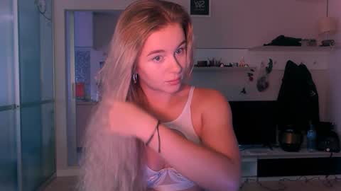 Snapshot of victoriande chatting on September 18, 2025, 5:09 am Eva and Victor online show from September 18, 2025, 5:09 am