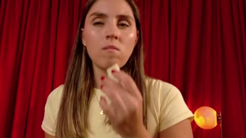 VictoriaNova online show from April 18, 2026, 5:50 pm