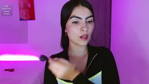 victoriia_henao_ online show from November 24, 2025, 3:06 am