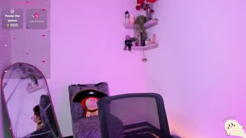   Annie  vic  online show from October 17, 2025, 7:05 pm