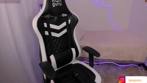 V  I C  T O R I A  online show from October 10, 2025, 9:14 pm