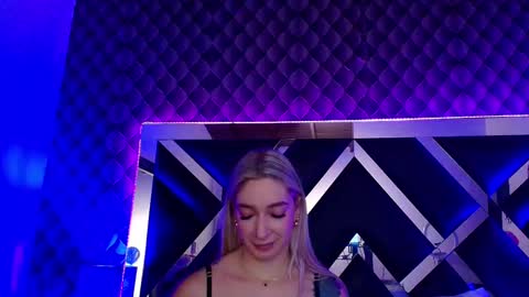 victtoria lee online show from October 4, 2025, 7:34 pm