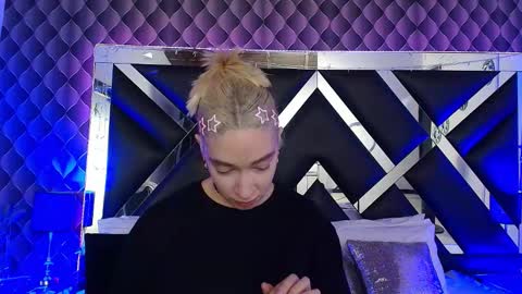 victtoria lee online show from February 16, 2026, 7:10 pm