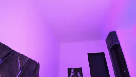 Snapshot of victtoriamoon_1 chatting on May 4, 2026, 9:33 pm Moon online show from May 4, 2026, 9:33 pm