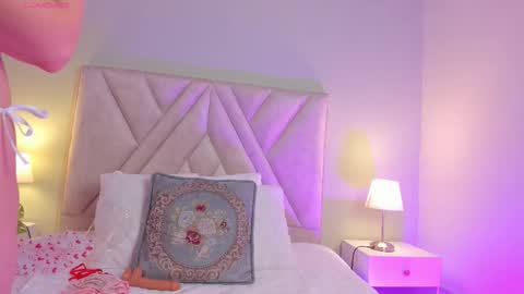 Snapshot of viictoria_becker chatting on September 10, 2025, 11:10 am Victoria online show from September 10, 2025, 11:10 am