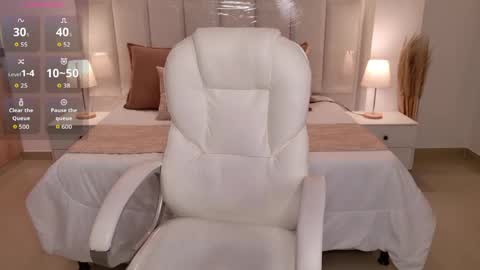 viictoria_joness online show from May 14, 2026, 1:34 am
