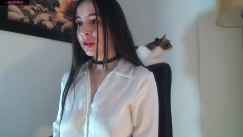 VIOLET  online show from March 4, 2026, 12:11 pm