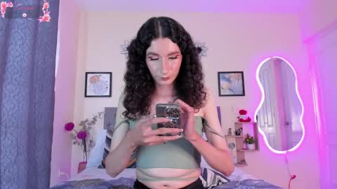 Violet online show from March 18, 2026, 9:51 pm