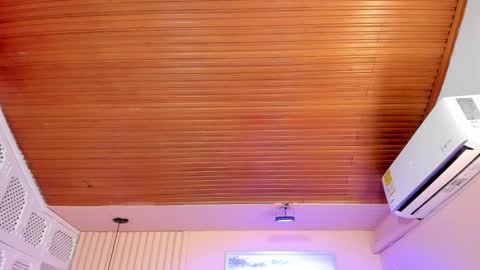 Viiolett online show from October 4, 2025, 12:03 pm