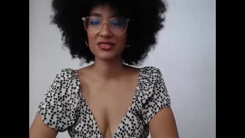 viiolettaaa online show from April 30, 2026, 8:26 pm