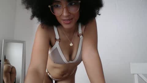 viiolettaaa online show from May 13, 2026, 9:11 pm