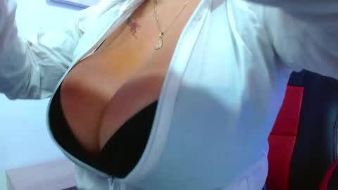 viioleta online show from December 3, 2025, 12:25 pm