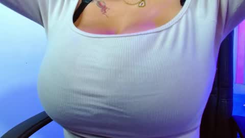 Snapshot of viiolleta chatting on April 23, 2026, 12:29 pm viioleta online show from April 23, 2026, 12:29 pm