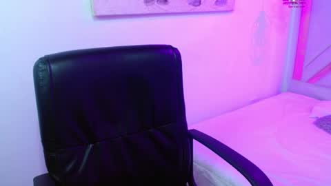 Snapshot of viiolleta chatting on April 25, 2026, 12:30 pm viioleta online show from April 25, 2026, 12:30 pm