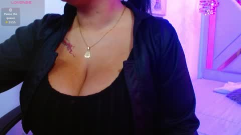 Snapshot of viiolleta chatting on May 30, 2026, 12:35 pm viioleta online show from May 30, 2026, 12:35 pm