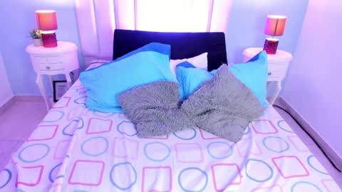 Violet online show from April 1, 2026, 12:50 pm