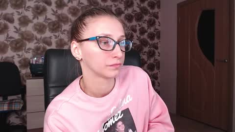 Snapshot of vikaericka chatting on December 1, 2024, 10:43 pm Vika online show from December 1, 2024, 10:43 pm