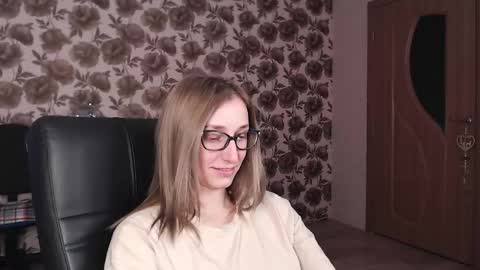 Snapshot of vikaericka chatting on December 6, 2024, 5:53 am Vika online show from December 6, 2024, 5:53 am