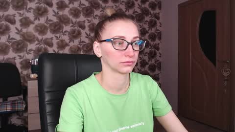 Snapshot of vikaericka chatting on December 8, 2024, 3:32 am Vika online show from December 8, 2024, 3:32 am