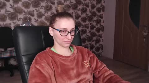 Snapshot of vikaericka chatting on December 8, 2024, 6:33 am Vika online show from December 8, 2024, 6:33 am