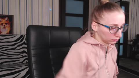 Snapshot of vikaericka chatting on February 27, 2025, 7:55 am Vika online show from February 27, 2025, 7:55 am