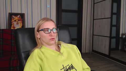 Snapshot of vikaericka chatting on September 16, 2025, 2:07 pm Vika online show from September 16, 2025, 2:07 pm