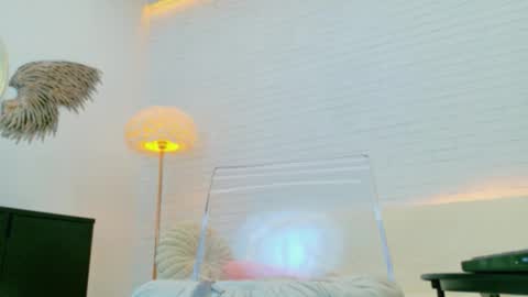 vikafever online show from November 12, 2025, 4:24 am