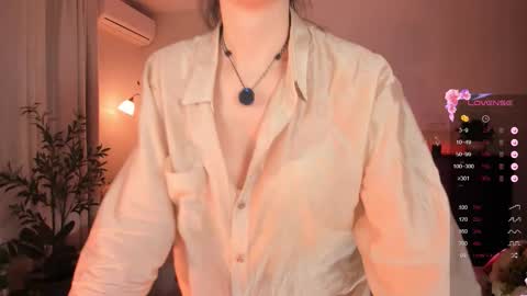 Viki Bellson online show from October 12, 2025, 6:51 pm