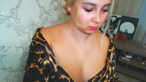 Snapshot of vikiwaitingforyou chatting on November 12, 2025, 12:38 pm Vitoria online show from November 12, 2025, 12:38 pm