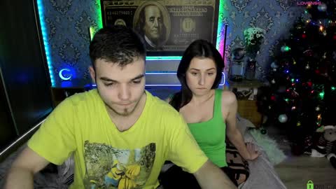 Snapshot of vikki_and_george chatting on January 17, 2025, 11:51 pm vikki and george online show from January 17, 2025, 11:51 pm