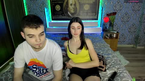 Snapshot of vikki_and_george chatting on February 7, 2025, 10:20 pm vikki and george online show from February 7, 2025, 10:20 pm