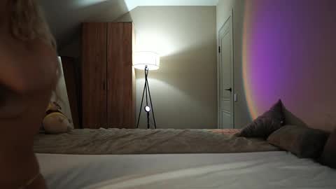 Snapshot of vikkilustfull chatting on October 13, 2025, 10:48 am VIKKI online show from October 13, 2025, 10:48 am