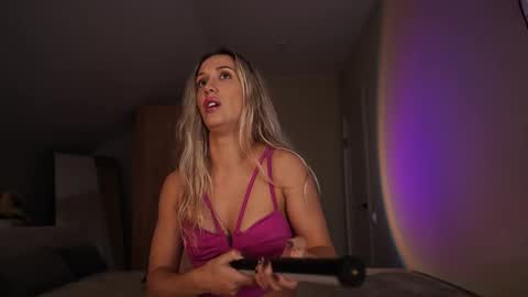 Snapshot of vikkilustfull chatting on November 11, 2025, 12:05 pm VIKKI online show from November 11, 2025, 12:05 pm