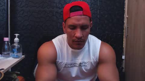 Viktor Herrera online show from November 11, 2025, 7:58 pm