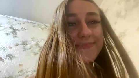 Snapshot of viktoria9898 chatting on January 15, 2025, 12:41 am Sweett online show from January 15, 2025, 12:41 am