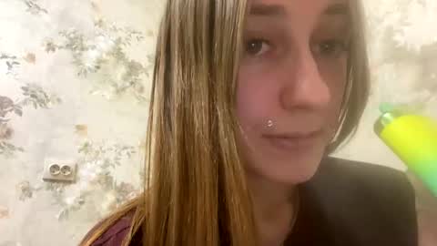 Snapshot of viktoria9898 chatting on February 4, 2025, 12:29 am Sweett online show from February 4, 2025, 12:29 am