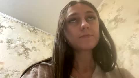 Snapshot of viktoria9898 chatting on March 2, 2025, 12:09 am Sweett online show from March 2, 2025, 12:09 am