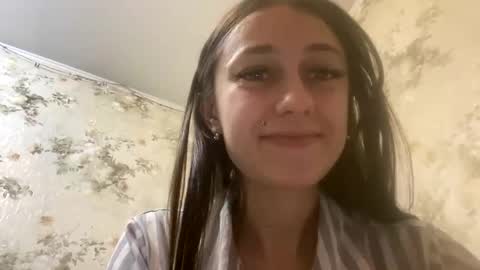 Snapshot of viktoria9898 chatting on March 11, 2025, 12:33 am Sweett online show from March 11, 2025, 12:33 am