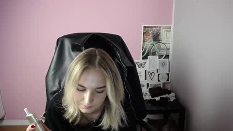 viktoria_lovely online show from October 15, 2025, 8:58 am