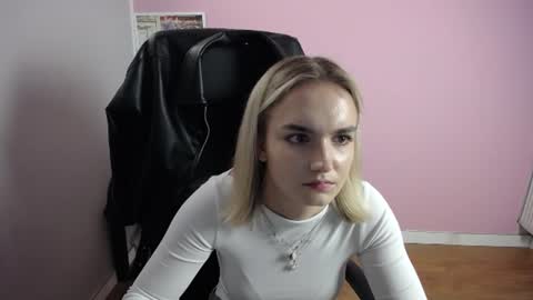 viktoria_lovely online show from June 12, 2026, 10:58 am