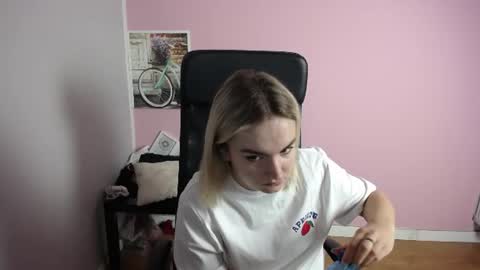 viktoria_lovely online show from July 13, 2026, 7:00 am