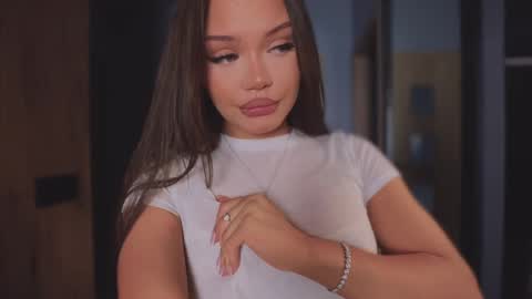 Viktoria www online show from April 16, 2026, 9:39 pm