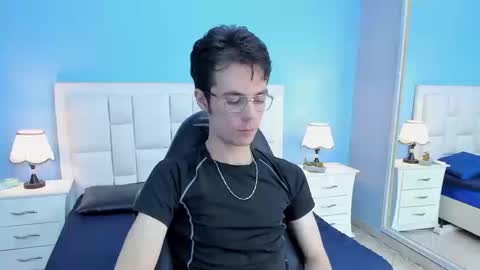 Snapshot of viktornoir chatting on September 12, 2025, 10:43 pm viktornoir online show from September 12, 2025, 10:43 pm